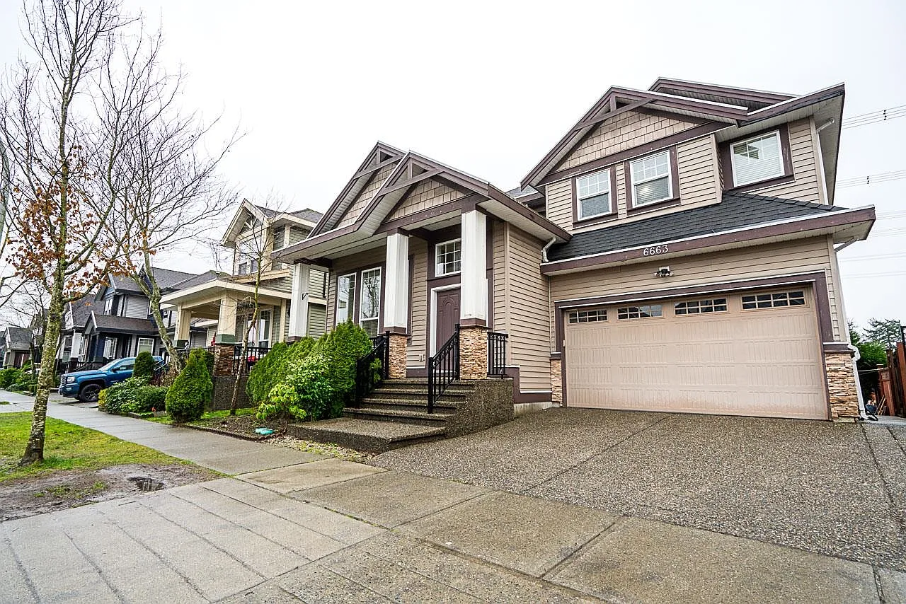 6663 125a St photo 1