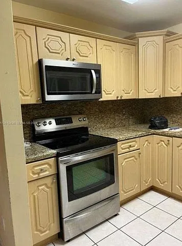 5 bed, 3.0 bath, 1891 sqft, $4,000 — Photo 3