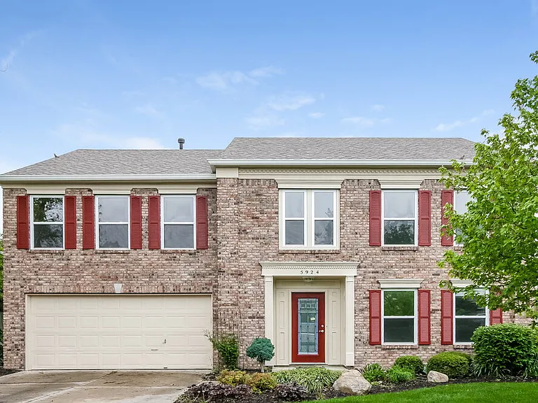 5924 N Rockingham Ln — Photo 1
