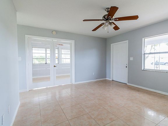 5th image of 907 Arthur Ave