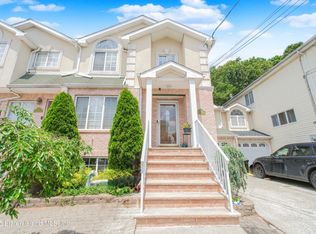 37 Quail Ln, Staten Island, NY 10309