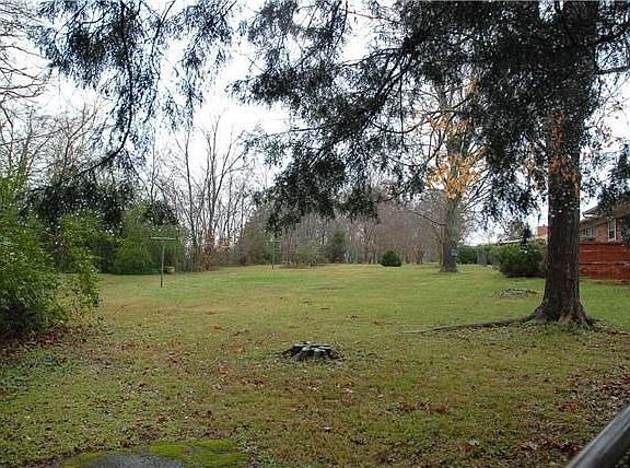 3rd image of 148 Green Hills Dr
