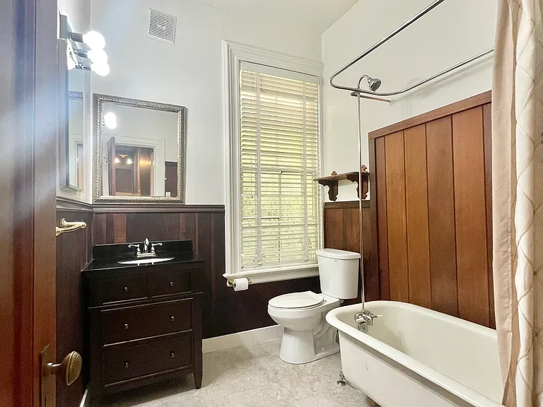 885 Waller St — Photo 17