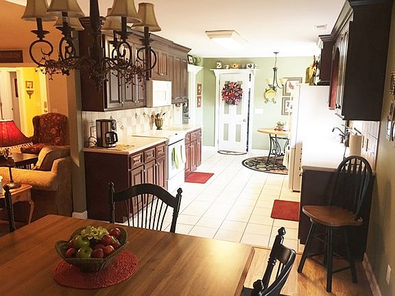 5th image of 415 Kingston Cir