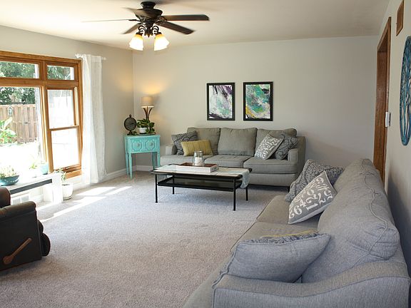 3rd image of 303 S Park Dr