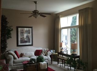 142 Honey Hill Dr, Wauconda, IL 60084