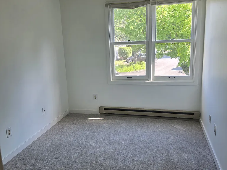 24 Salem Pl #24 — Photo 6
