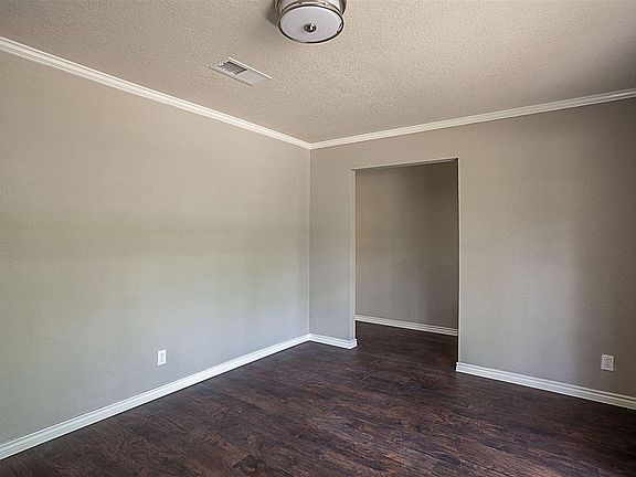 4th image of 2020 Thousand Oaks Dr