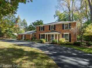 2728 Stoodleigh Dr, Rochester Hills, MI 48309