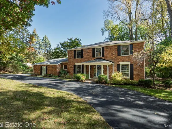 2728 Stoodleigh Dr, Rochester Hills, MI 48309