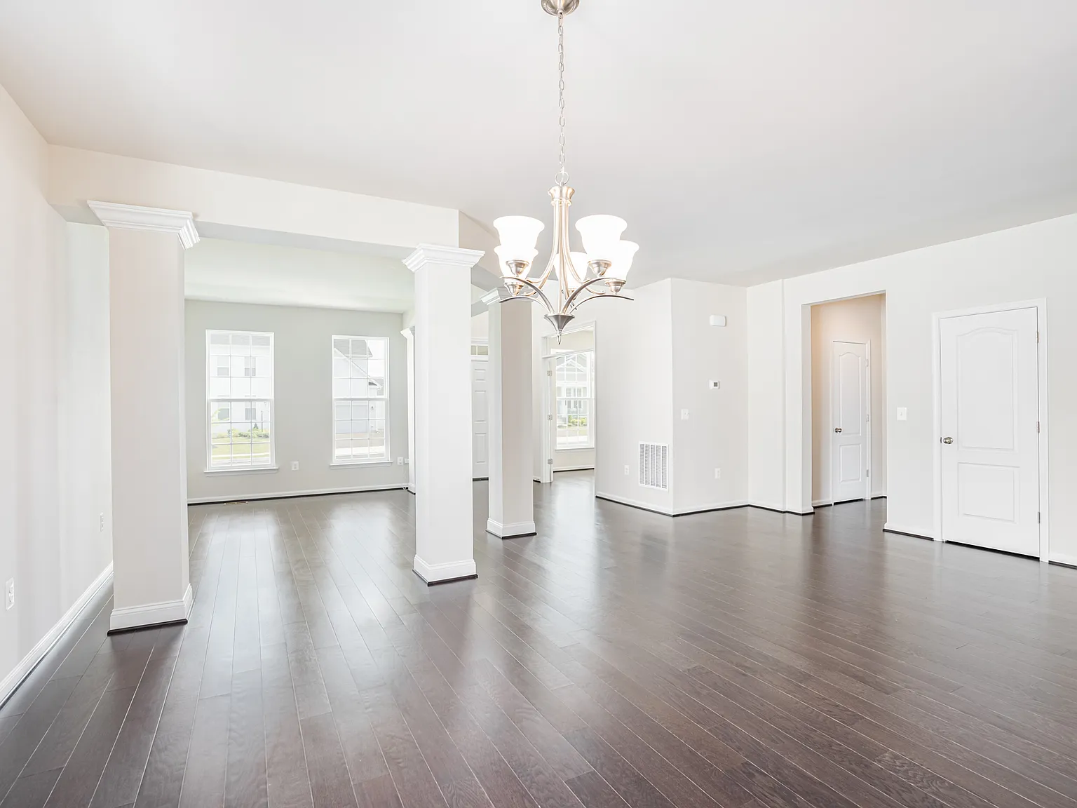 5 bed, 4.5 bath, 3830 sqft, $3,350 — Photo 4