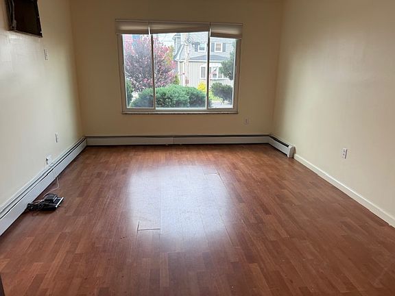 5th image of 246 Wiman Ave #1
