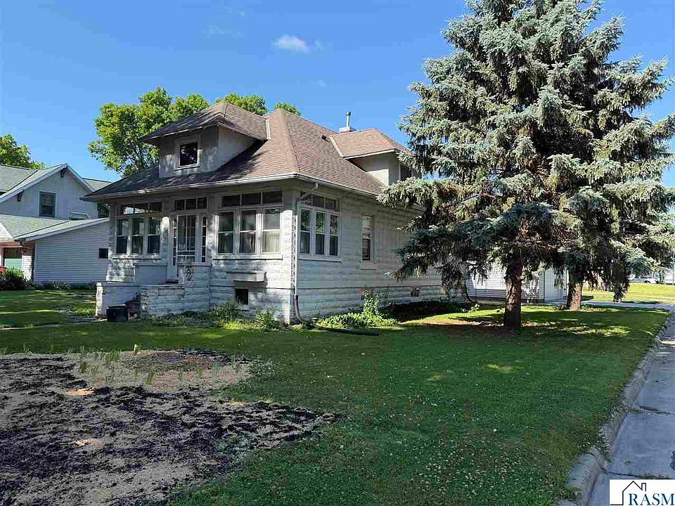 1st image of 601 1st St SE