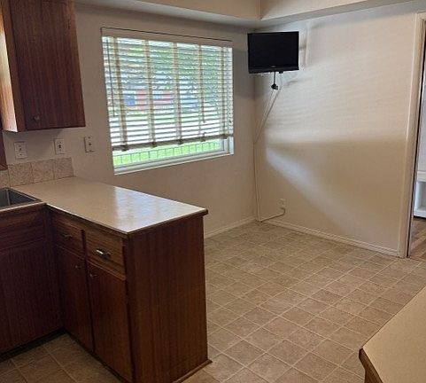 5th image of 6015 W Chestnut Dr