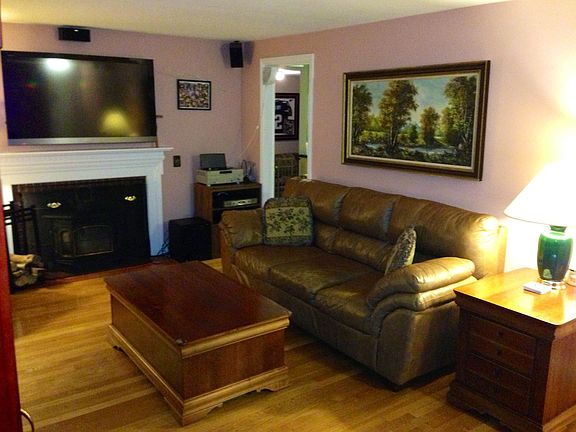 3rd image of 250 Garden City Dr