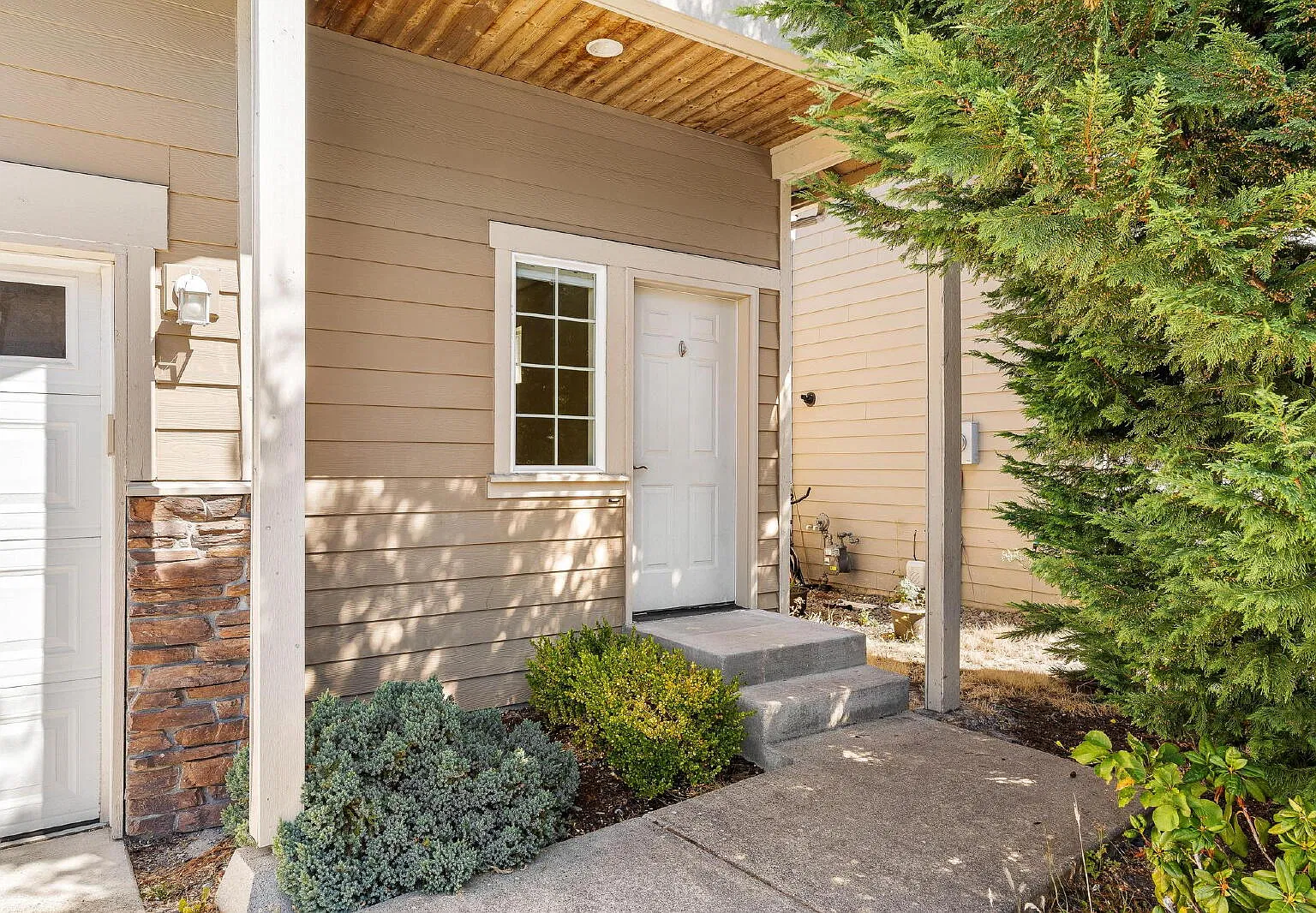 Beautiful 3-Bedroom Home in a Peaceful Lynnwood Cul-de-Sac! — Photo 2