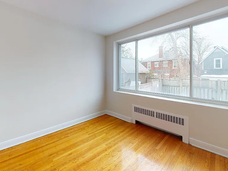 19 Strathcona Ave — Photo 10