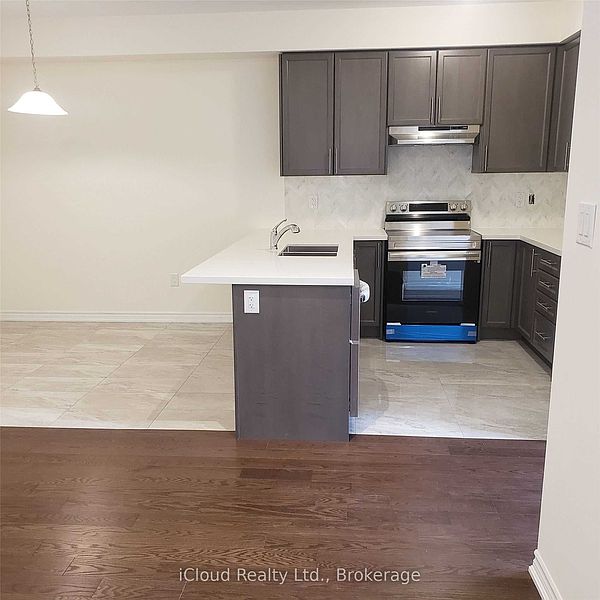 Brampton House for rent - 3 Bedrooms — photo 2