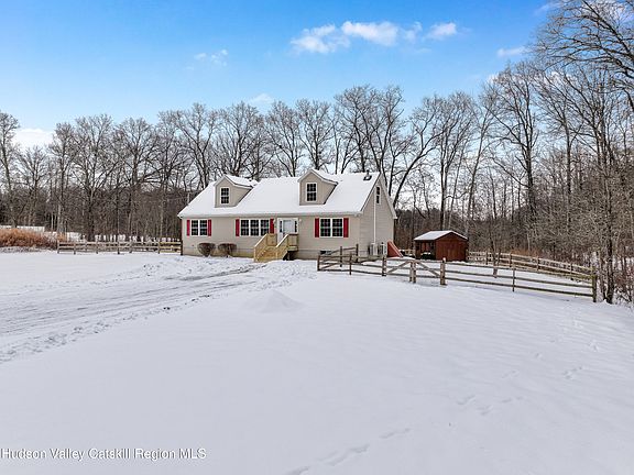 4th image of 35 Pioneer Road
