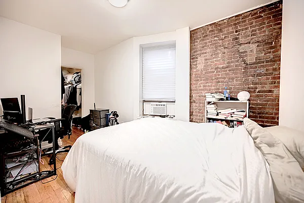 Rented by Urbane Brokerage | media 16