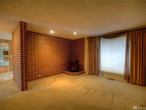 3rd image of 3907 15th Ct NE