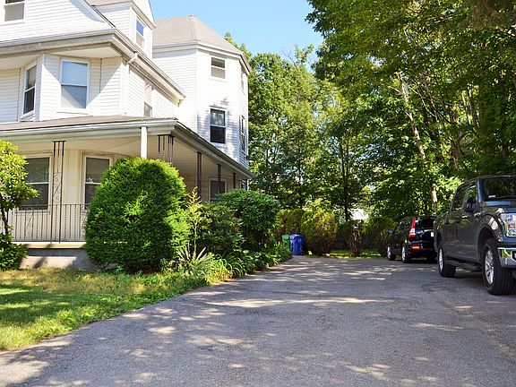 4th image of 522 Watertown St