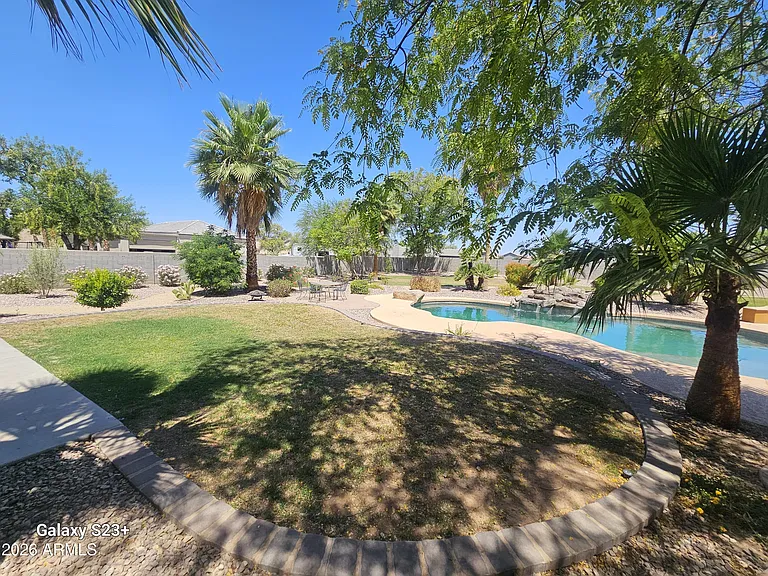 5118 W Winston Dr — Photo 3