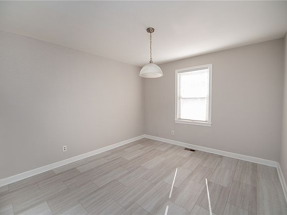 3rd image of 821 Magness Dr