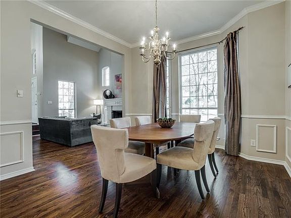 4th image of 2722 Foxboro Dr