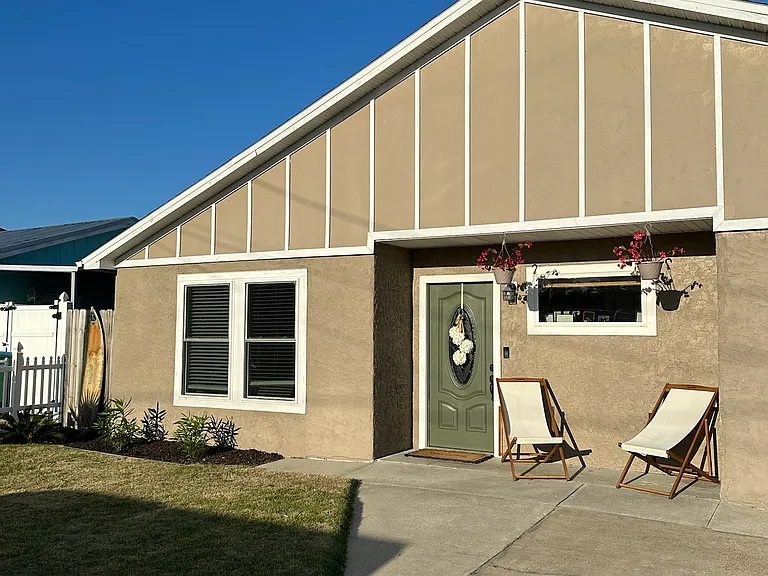 157 Oleander Cir — Photo 1