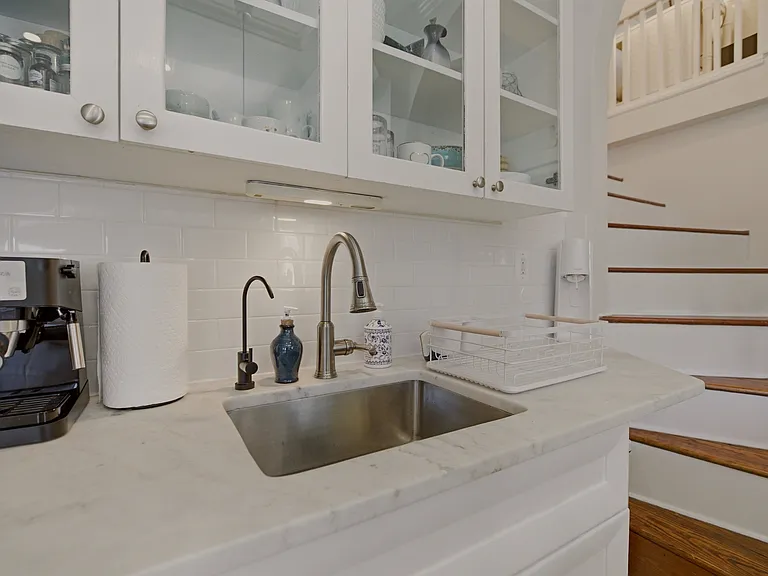 67 Perry St #5 — Photo 6