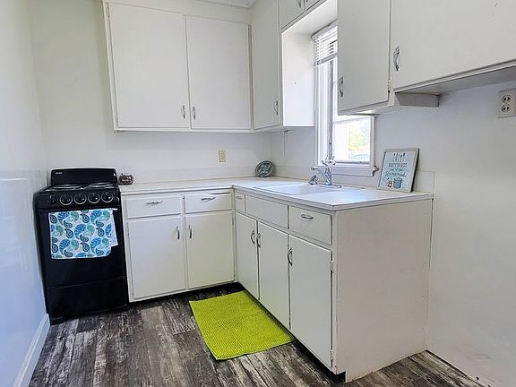 4th image of 802 8th St N #804