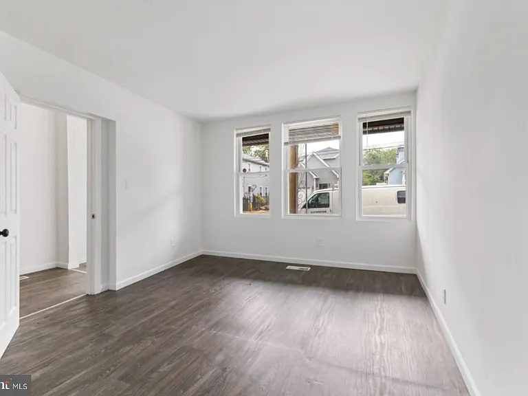 211 Broad St — Photo 12