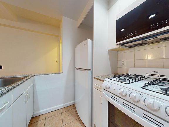 3rd image of 301 E 38th St APT 6A