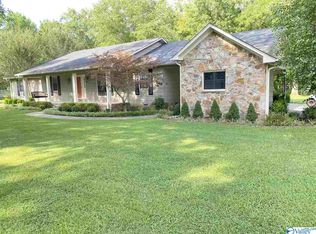 29 Pine Tree Rd, Falkville, AL 35622