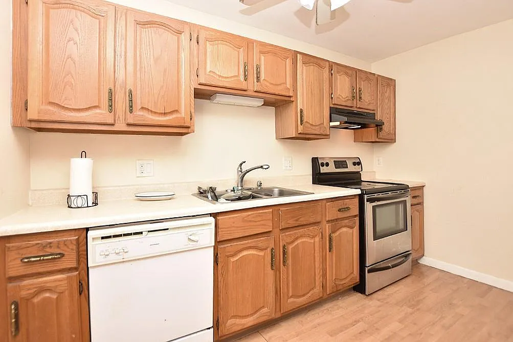 2 bed, 784 sqft, $1,775 — Photo 3