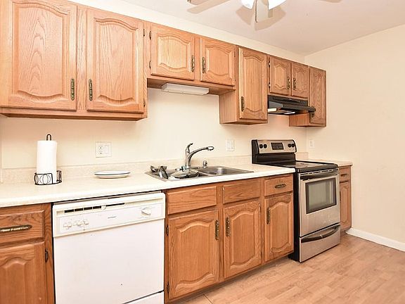 3rd image of 58 Village Ct #58