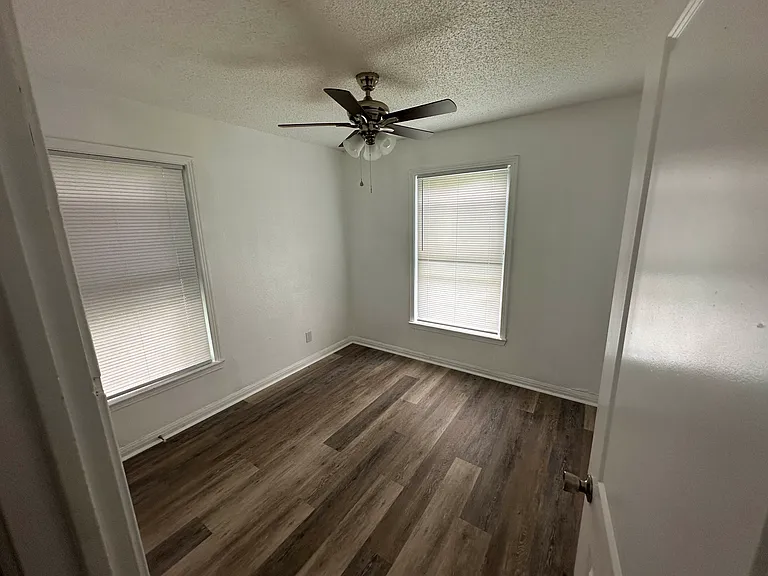 1104 Duncan Ave — Photo 7