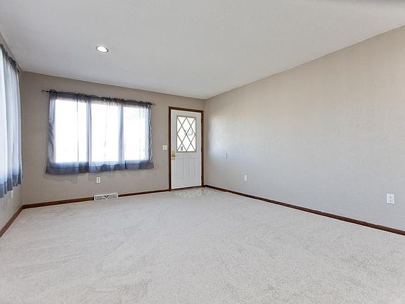 3rd image of 1122 E 3rd St