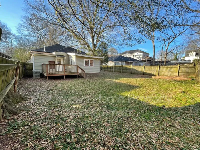 3 bed, 2.0 bath, 1388 sqft, $2,300 — Photo 3