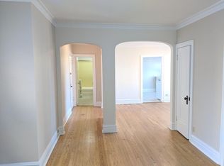 6908 Cermak Rd #201, Berwyn, IL 60402