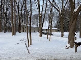 5299 Beach Rd, Troy, MI 48098