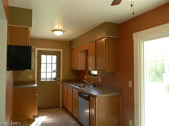 3rd image of 14980 Carol Dr