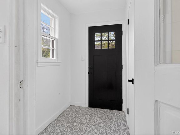 2nd image of 14 Roslyn Street