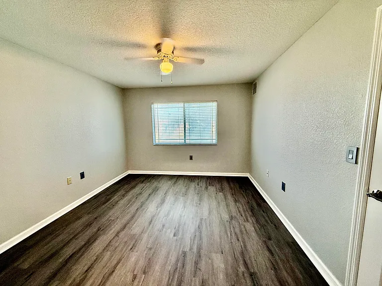 271 SW Palm Dr #304 — Photo 17