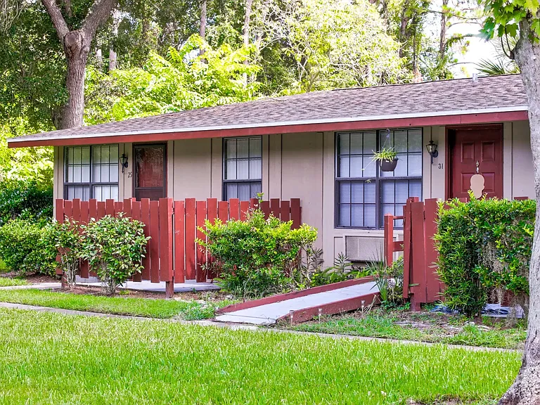 Camellia Court Apartments — Photo 19