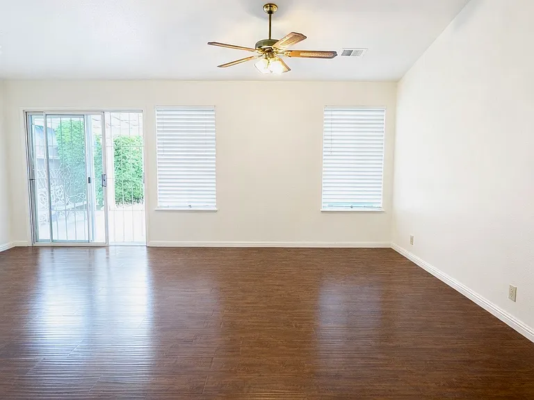 16920 Yvonne Dr — Photo 2