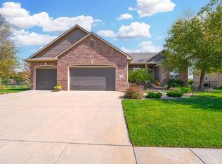 1016 N Bel Arbor Cir, Derby, KS 67037