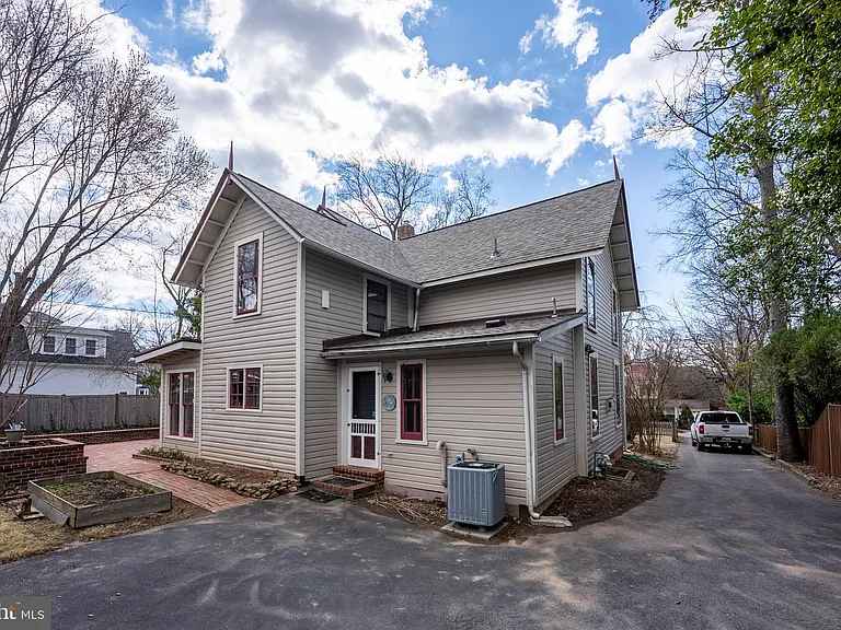 2201 Salisbury Rd — Photo 28