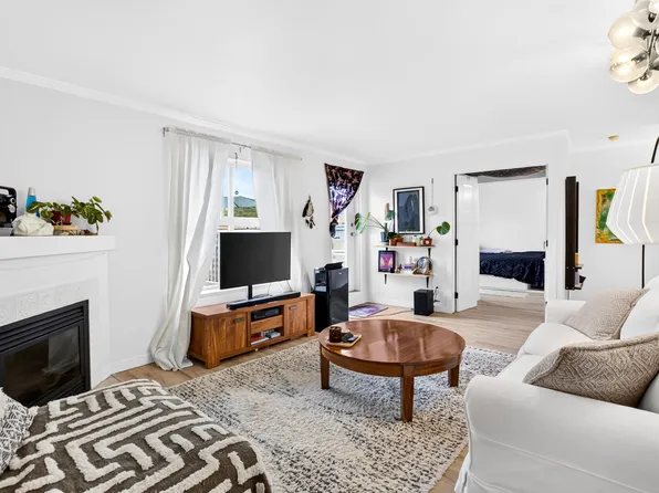 22347 Lougheed Hwy #306, Maple Ridge, BC V2X 2T3
